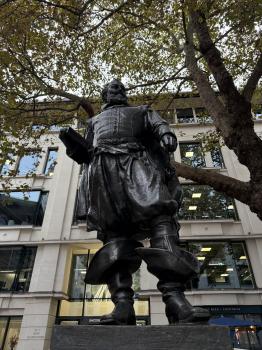 Captain John Smith (1580-1631) (Statue) (London)